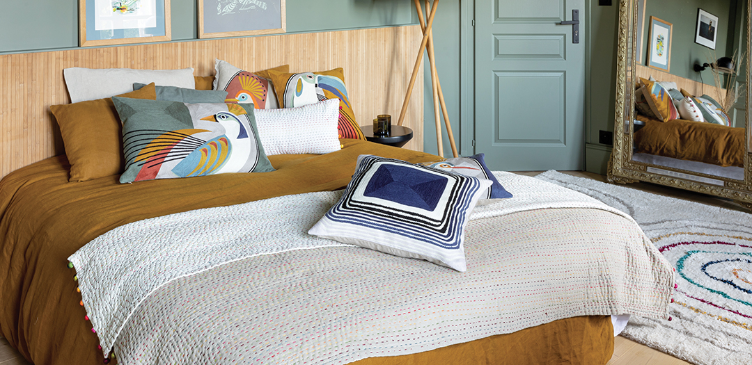 Coussins décoratifs et colorés à motifs avec plaids et linge de lit haut de gamme Vivaraise 